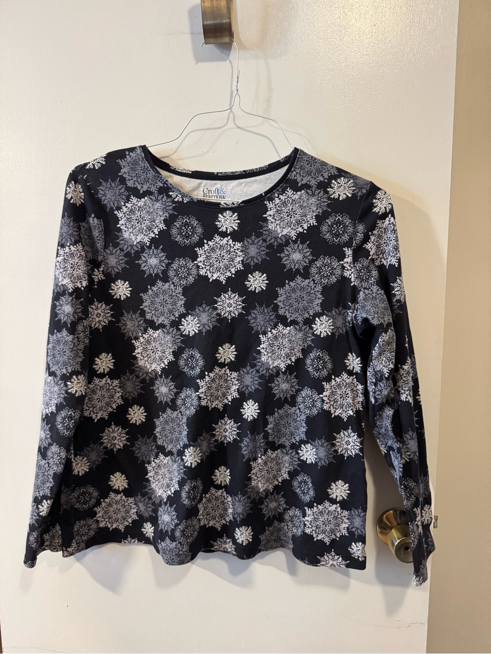 Croft & Barrow Women’s Snowflake Long Sleeve Holiday Shirt Large